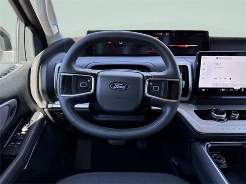 Used 2025 Ford Expedition Active image 18