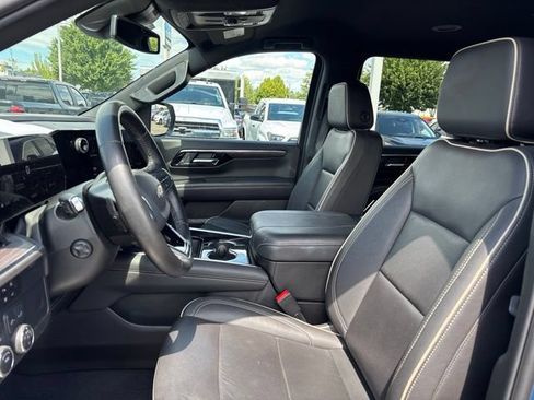 Used 2025 Chevrolet Suburban Premier AWD/4WD image 10