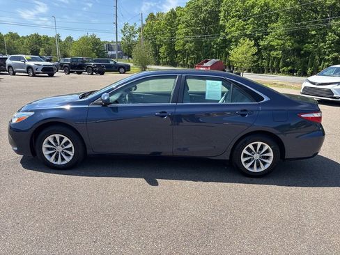 Used 2017 Toyota Camry LE FWD image 3