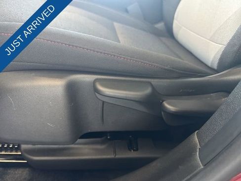 Used 2025 Chevrolet Trax RS w/ Sunroof Package image 12