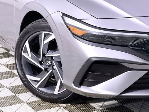 Used 2025 Hyundai Elantra Sport image 12