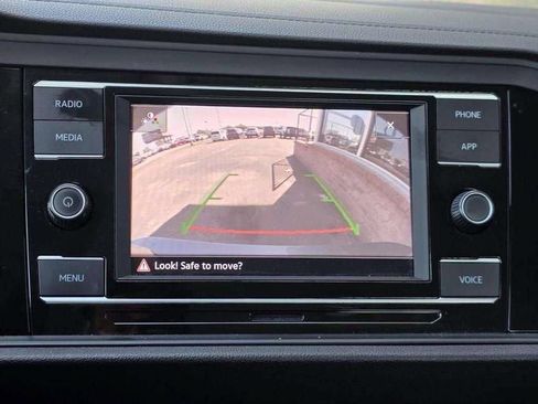 Used 2024 Volkswagen Jetta SE FWD image 9