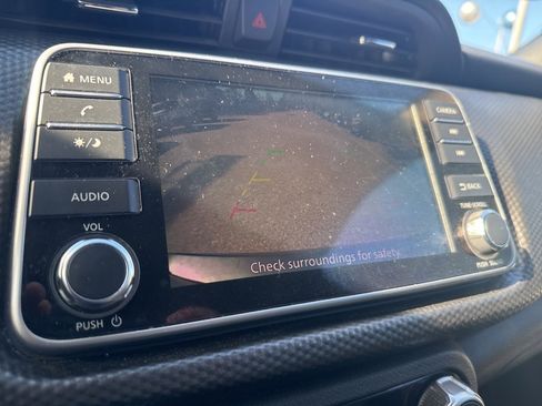 Used 2018 Nissan Kicks SV image 12