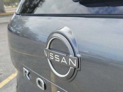 Used 2022 Nissan Rogue SV image 7