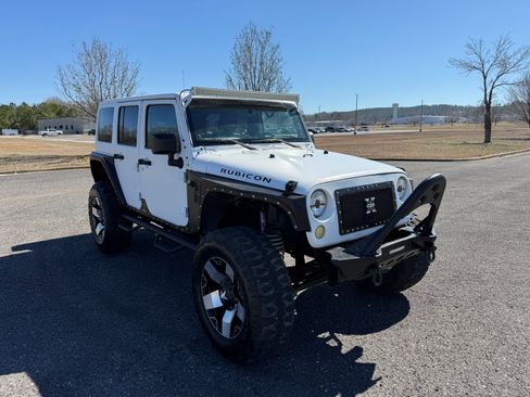 Used 2014 Jeep Wrangler Unlimited Rubicon w/ Connectivity Group AWD/4WD image 5