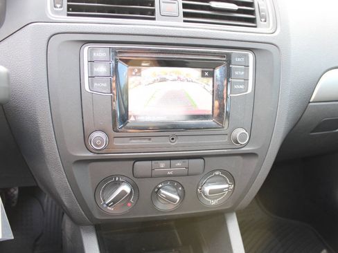 Used 2017 Volkswagen Jetta S image 15