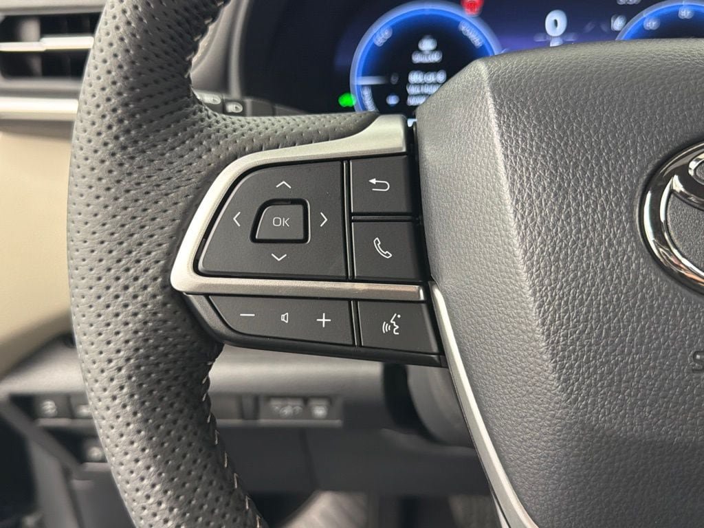 Used 2026 Toyota Sienna Limited FWD image 27
