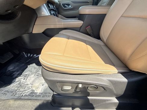 Used 2022 Chevrolet Suburban Premier AWD/4WD image 12