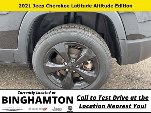 Used 2021 Jeep Cherokee Latitude Plus AWD/4WD image 25