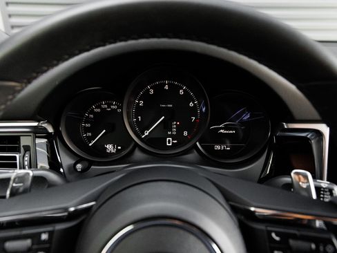 Certified 2026 Porsche Macan AWD/4WD image 16