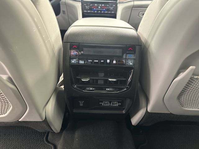 Used 2023 Jeep Grand Cherokee L Summit w/ Advanced Protech Group IV AWD/4WD image 29