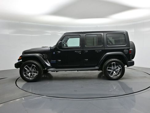 Used 2024 Jeep Wrangler Unlimited image 26