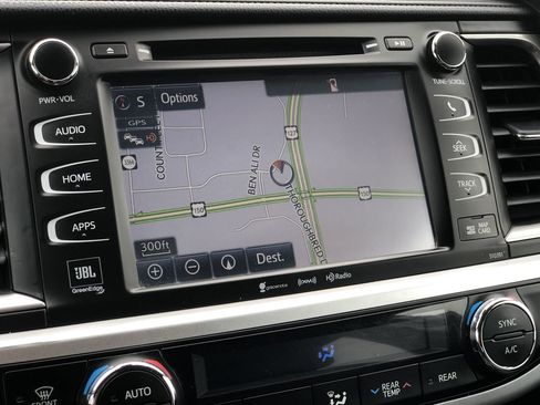 Used 2019 Toyota Highlander Limited image 23