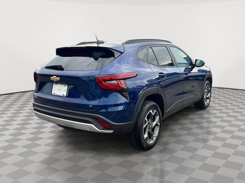 Used 2024 Chevrolet Trax LT w/ Driver Confidence Package FWD image 5