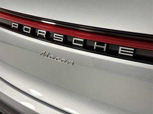 Certified 2025 Porsche Macan image 36