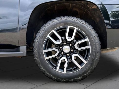 Used 2017 Chevrolet Suburban LT RWD image 11
