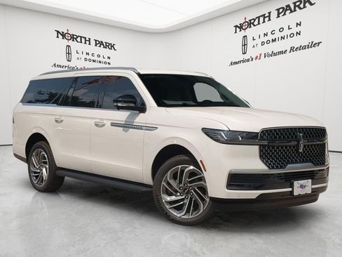 New 2026 Lincoln Navigator L Premier AWD/4WD image 1