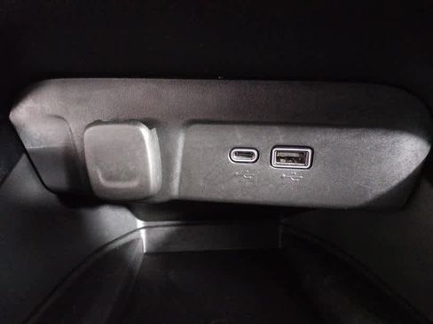 Used 2024 Chevrolet Trax RS w/ Sunroof Package image 50