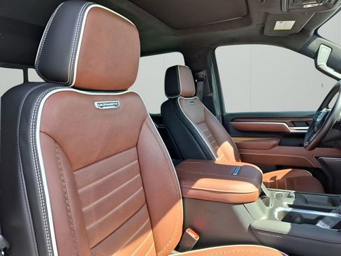 Certified 2025 GMC Sierra 2500 Denali Ultimate AWD/4WD image 17