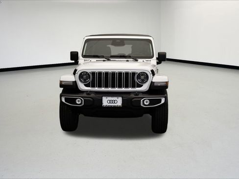 Used 2025 Jeep Wrangler Sahara image 8