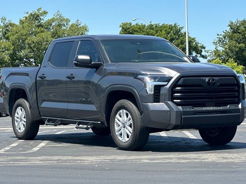 Used 2025 Toyota Tundra SR5 w/ SR5 Convenience Package AWD/4WD image 2
