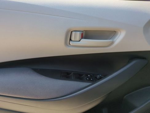 Used 2025 Toyota Corolla LE FWD image 11