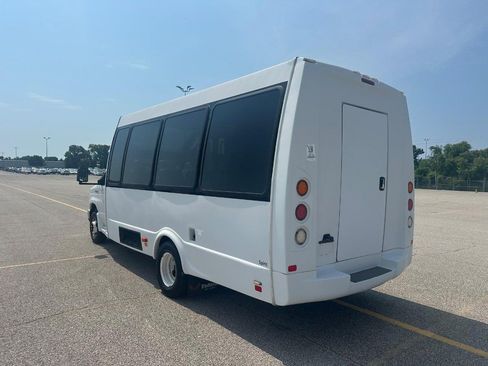 Used 2017 Ford E-450 and Econoline 450 Super Duty w/ Shuttle Bus Prep Package RWD image 29