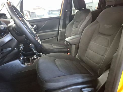 Used 2017 Jeep Renegade Altitude AWD/4WD image 7