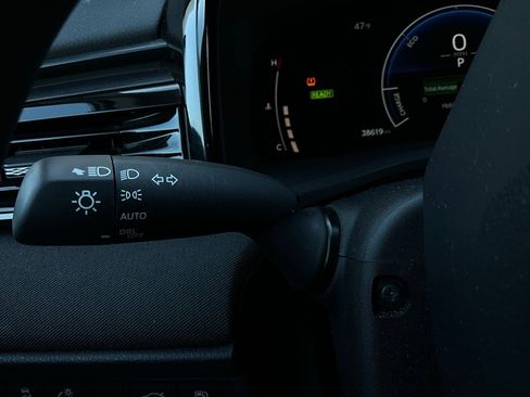 Used 2025 Toyota Camry LE image 34