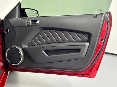 Used 2013 Ford Mustang GT Premium w/ Electronics Pkg RWD image 9