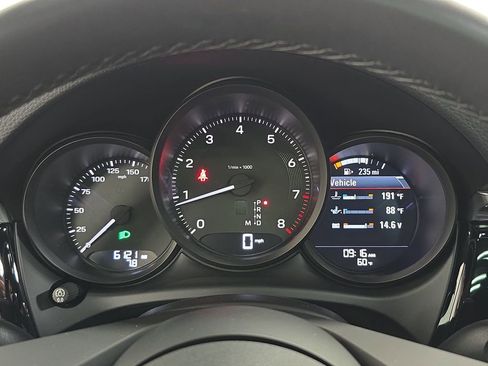 Certified 2025 Porsche Macan image 15