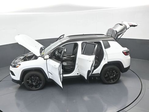 Used 2023 Jeep Compass Altitude image 64