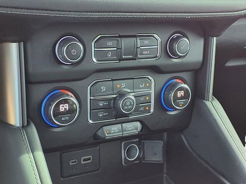 Used 2021 Chevrolet Suburban LS image 14