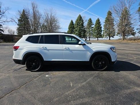 Used 2023 Volkswagen Atlas SE w/ Black Wheel Package AWD/4WD image 7