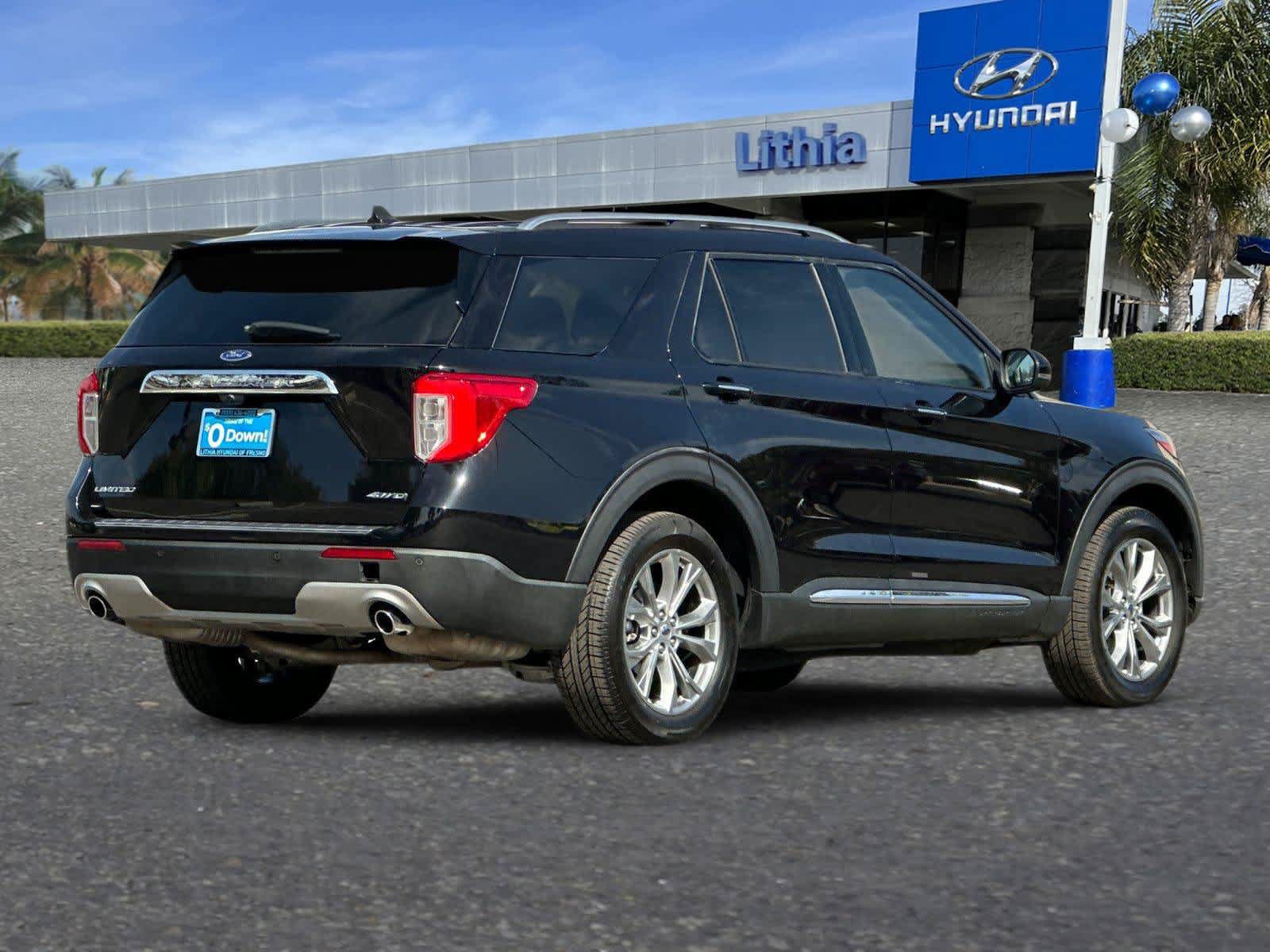 Used 2022 Ford Explorer Limited w/ Equipment Group 301A AWD/4WD image 3