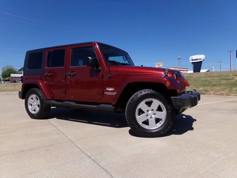 Used 2007 Jeep Wrangler Unlimited Sahara w/ Dual Top Group image 4