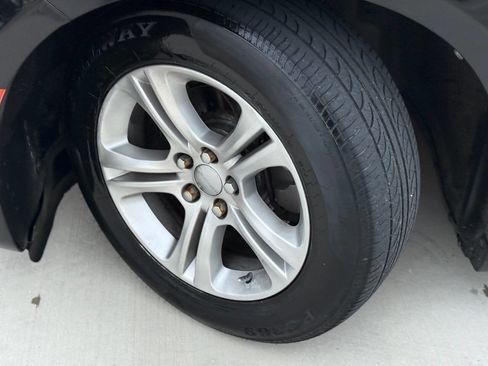 Used 2019 Dodge Charger SXT RWD image 4