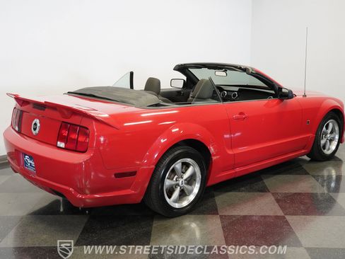 Used 2005 Ford Mustang GT image 18