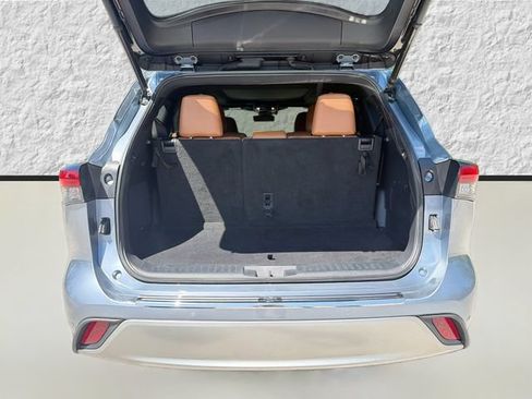 Used 2020 Toyota Highlander Platinum FWD image 12