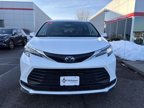 Used 2025 Toyota Sienna LE image 6