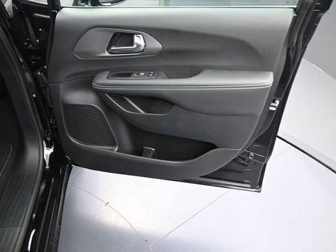 New 2026 Chrysler Pacifica Select image 35