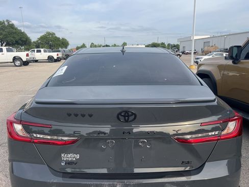 Used 2025 Toyota Camry SE w/ Convenience Package FWD image 5