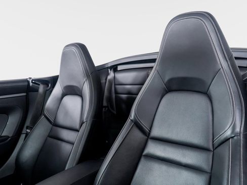 Used 2021 Porsche 911 Carrera 4S w/ Sport Package image 3