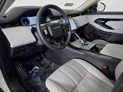 Used 2025 Land Rover Range Rover Evoque S image 9