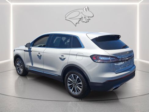 Used 2023 Lincoln Nautilus FWD image 3