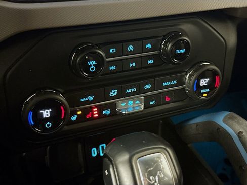 Used 2023 Ford Bronco Wildtrak image 16