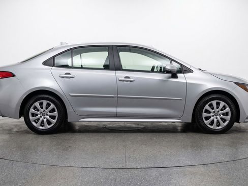 Used 2025 Toyota Corolla LE FWD image 11