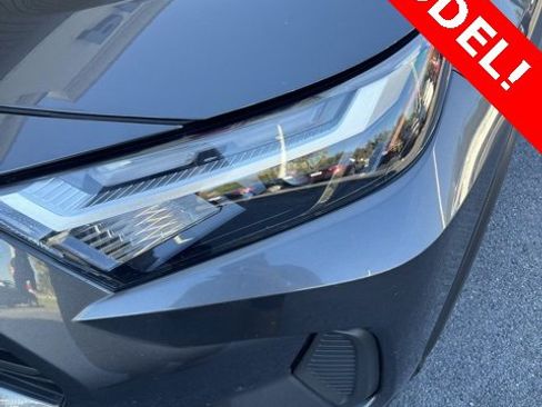 Used 2022 Toyota RAV4 XLE image 2