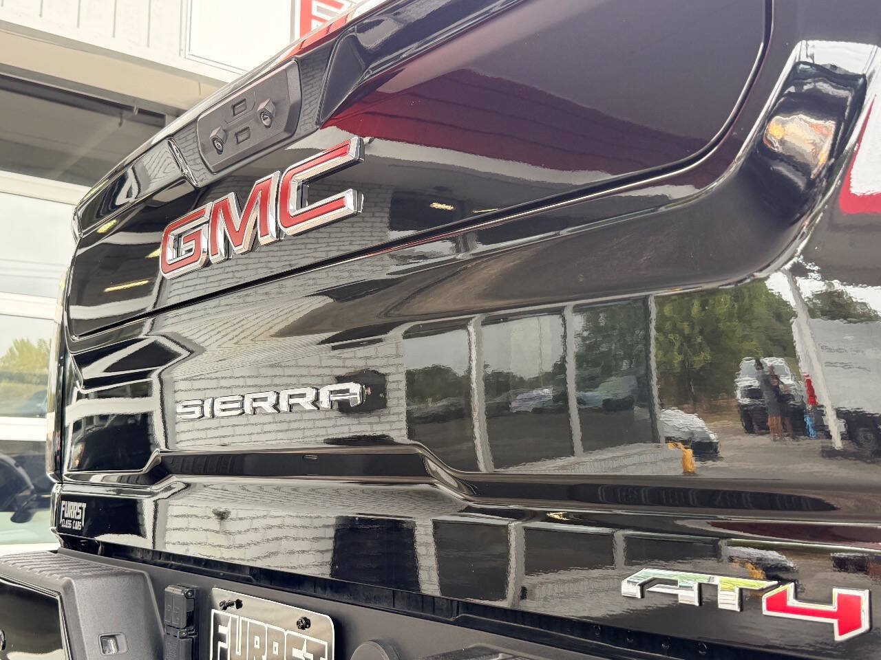 Used 2024 GMC Sierra 2500 AT4 w/ AT4 Premium Plus Package AWD/4WD image 9
