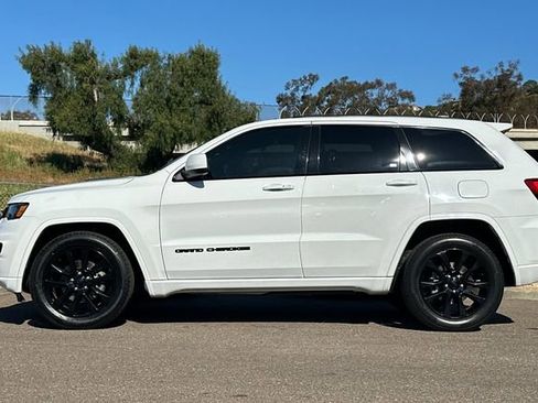Used 2018 Jeep Grand Cherokee Altitude image 9